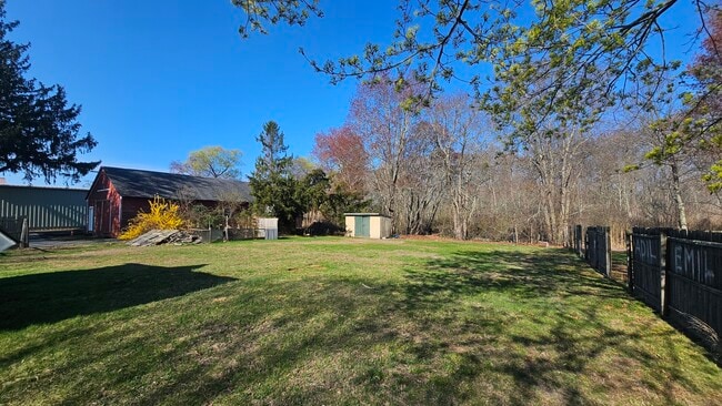 Building Photo - 35 Meadow Rd