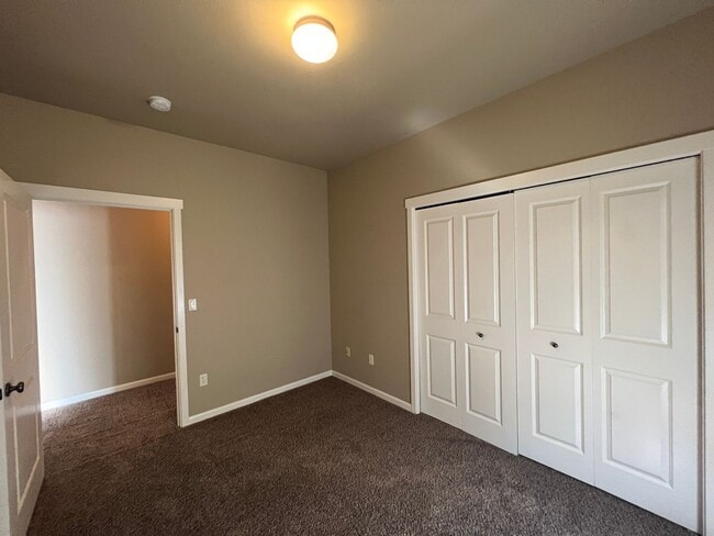 Building Photo - Single level home in NE Bend off Cooley!
