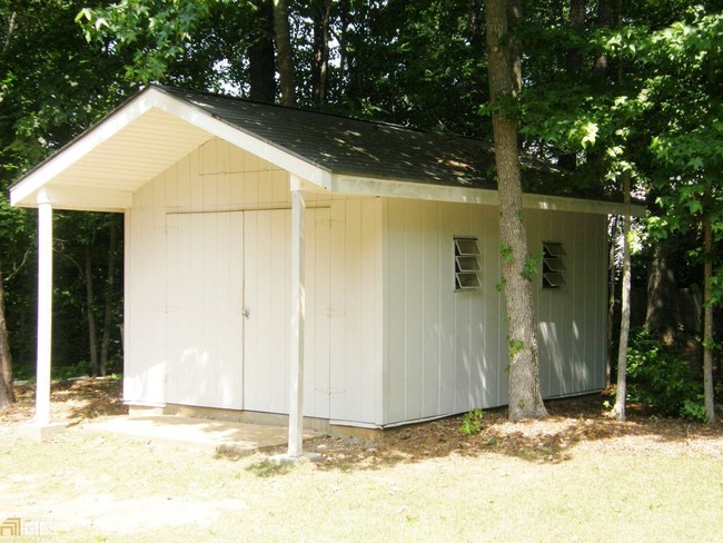 Building Photo - 815 Bedford Park