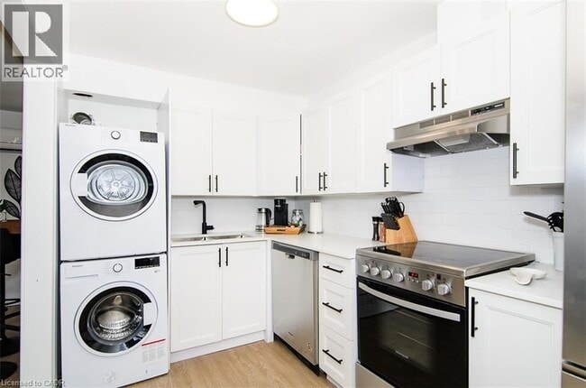 Building Photo - 249 Emerald St N