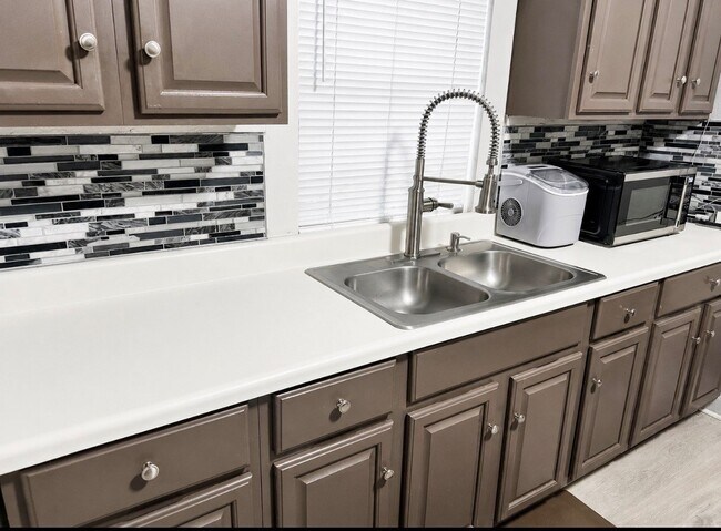 Foto del edificio - 1438 E 14th St