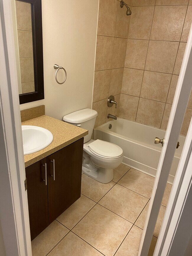 Building Photo - 4088 N Pine Island Rd