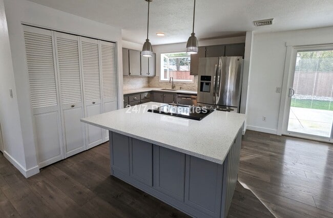 Building Photo - Charming 3 BD | 1 BA Home w/ Large Backyar...