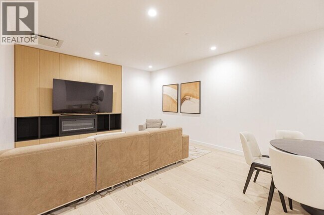 Photo du bâtiment - 6000 McKay Ave