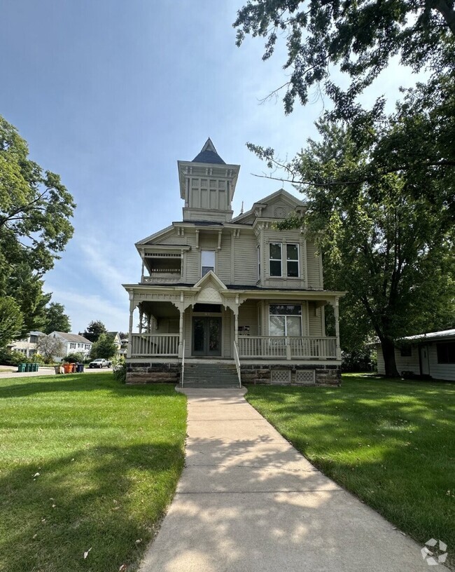 Building Photo - 1501 State St