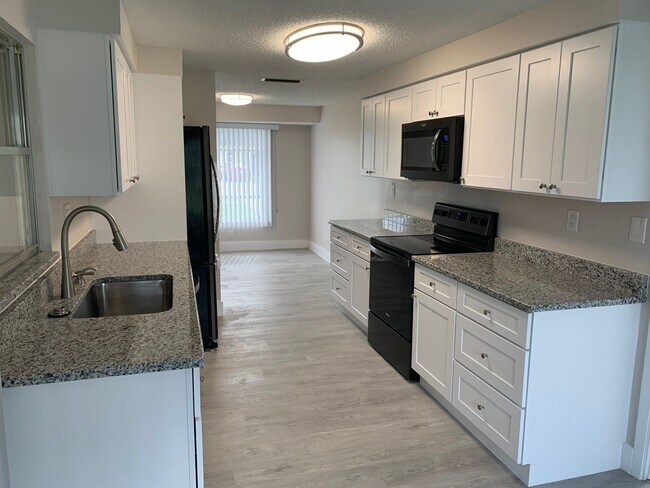 Foto del edificio - 2 br, 2 bath House - 22328 Yonkers Avenue