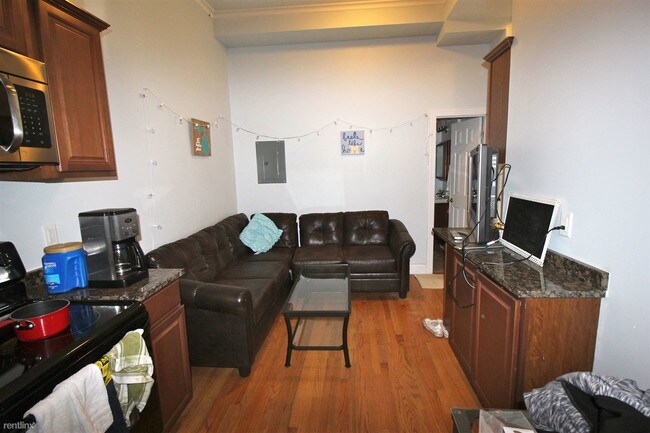 Building Photo - 915 Oakland Ave