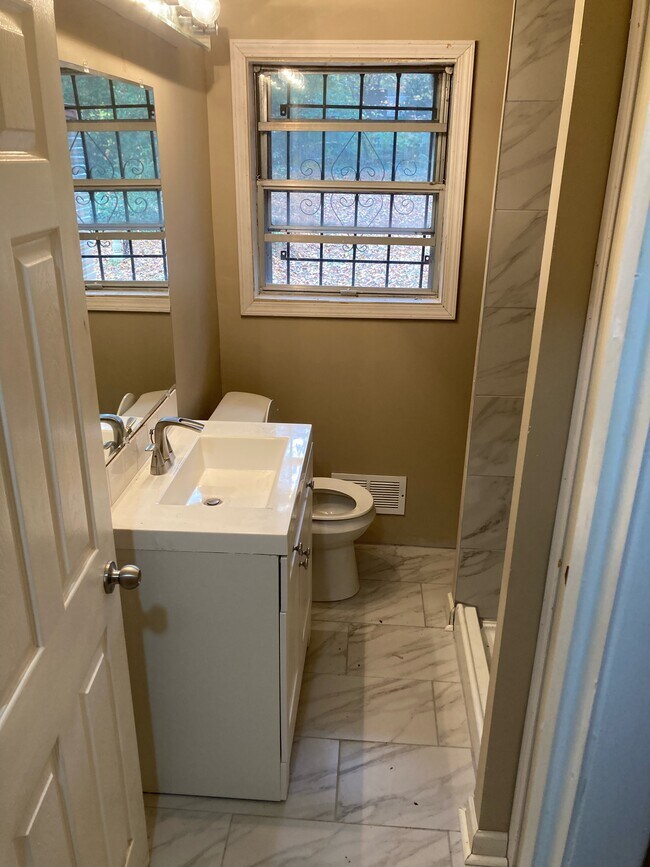 Baño privado - 3330 Linda Dr