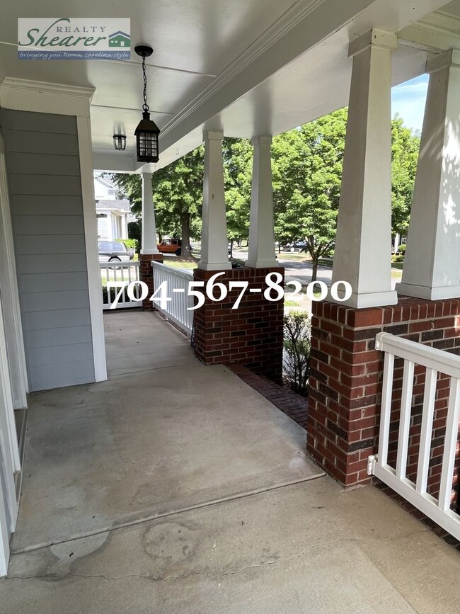 Building Photo - Larger 3 Bed + Bonus room house in desired...