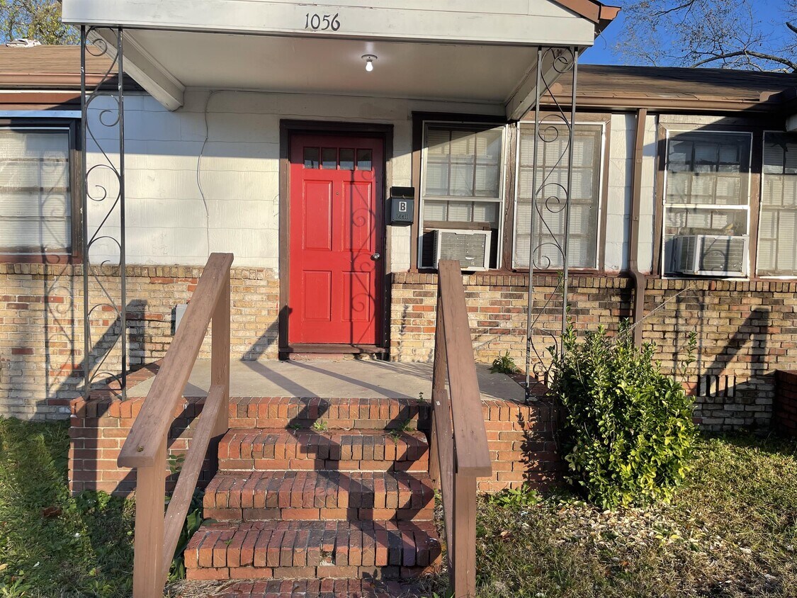 Primary Photo - 1056 McBride Dr