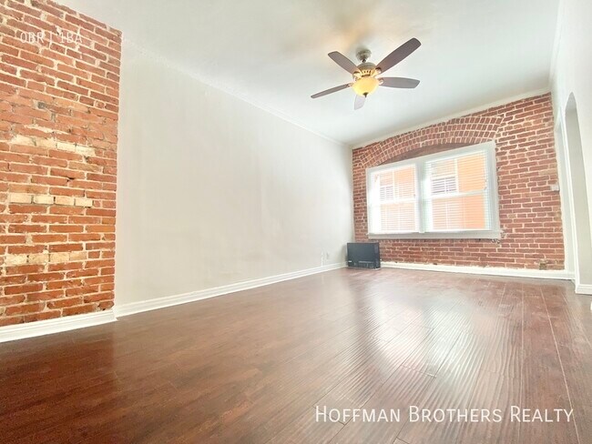 Building Photo - 202 S Kenmore Ave