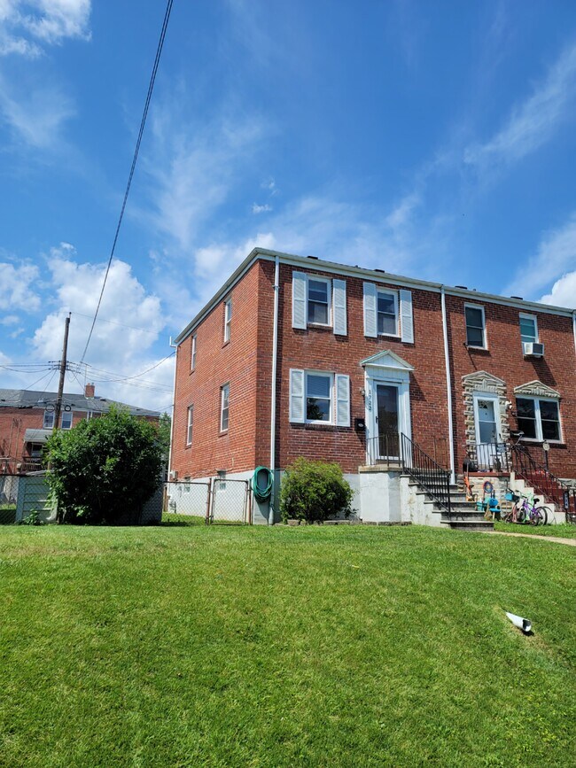 Foto del edificio - 1722 Red Oak Rd