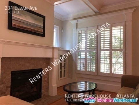 Building Photo - Stunning 3 Bedroom Craftsman home in Kirkw...