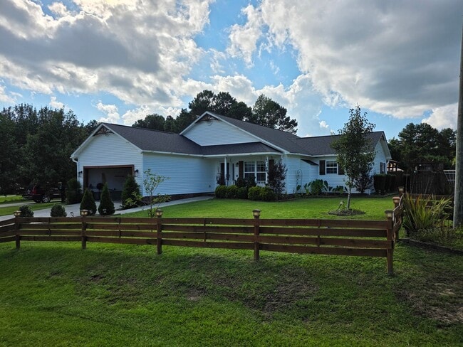 Building Photo - 200 Flagstone Ln