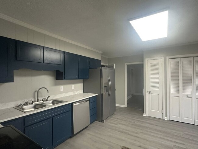 Foto del edificio - 3 Bed/2 Bath Brick Home- Newly Renovated