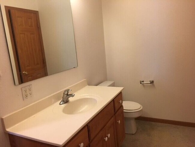 Building Photo - 239 Pine Ridge Dr