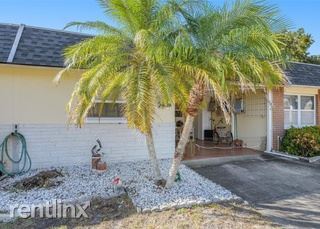 Building Photo - 1 br, 1 bath Triplex - 156 Sky Loch Dr W