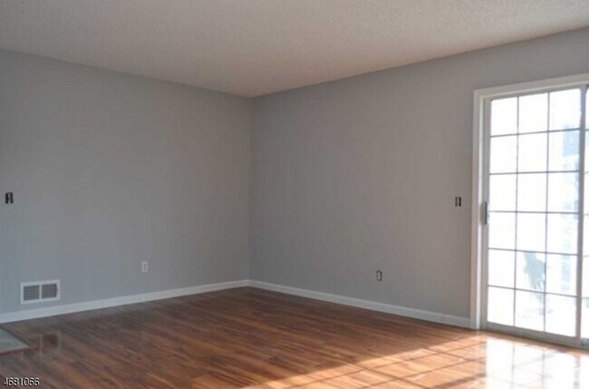 Foto del edificio - 1169 Sycamore Ln