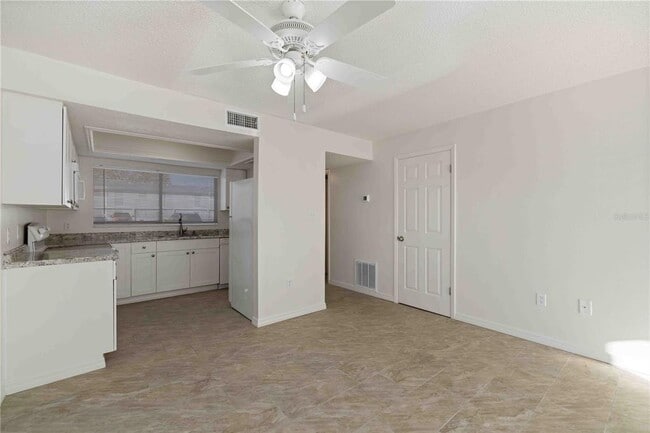 Foto del edificio - 3569 Bee Ridge Rd