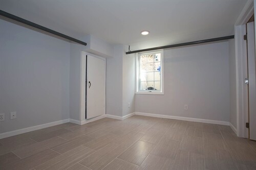 Building Photo - 154 Sussex Rd