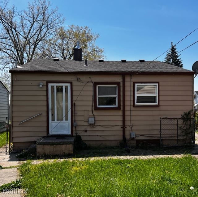 Foto del edificio - 2 br, 1 bath House - 11275 Republic Ave
