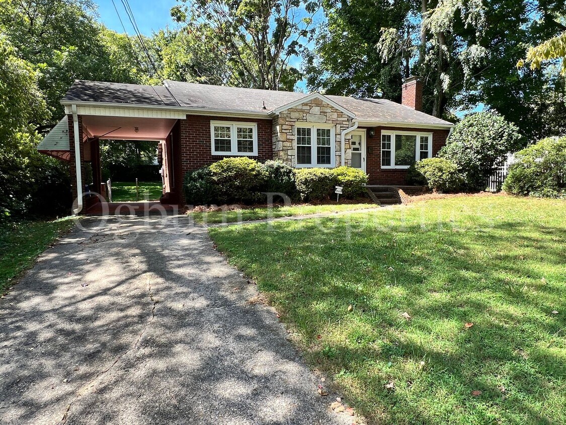 Primary Photo - 1058 Irving St