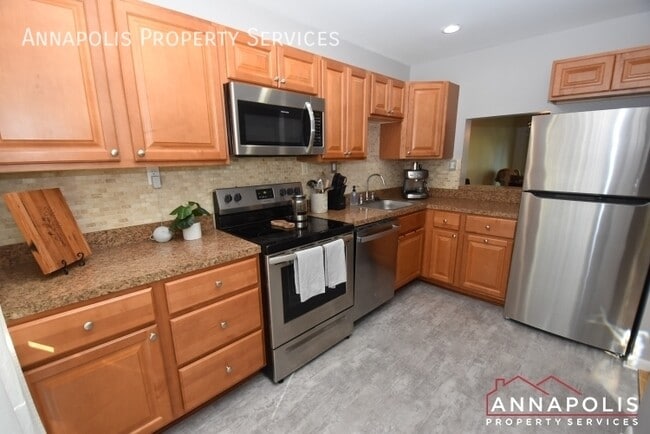 Building Photo - 1202 Hollyday Ct