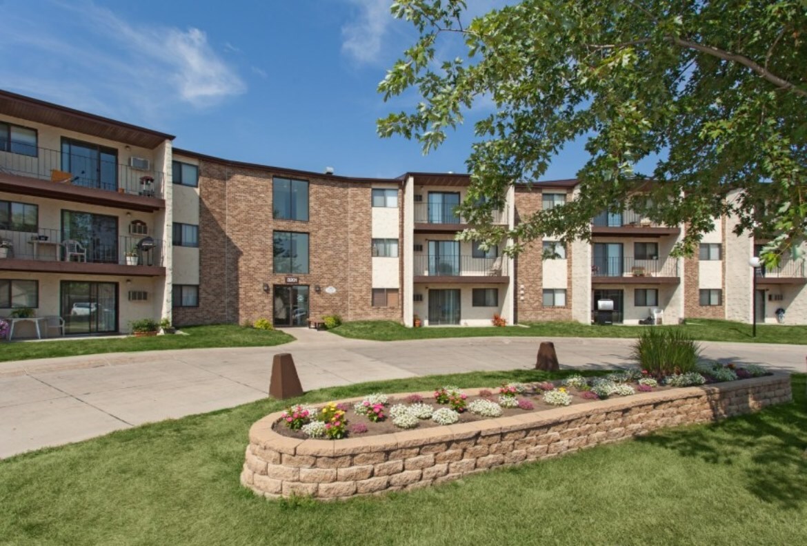 South Pointe Apartment Community Fargo, ND