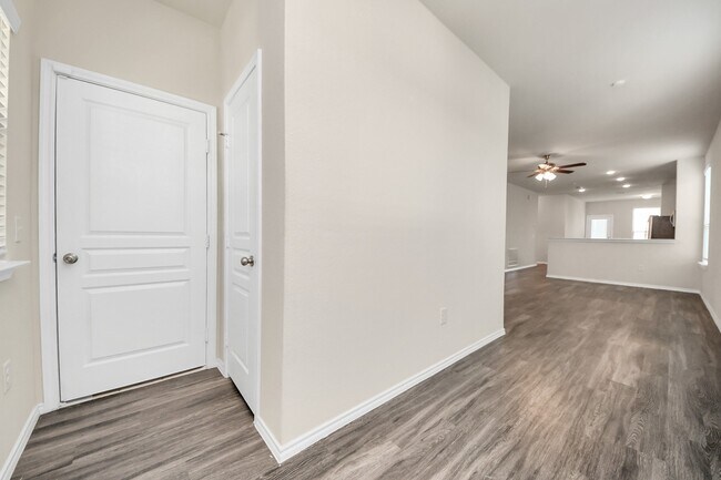 Building Photo - 14626 Sierra Garden Dr