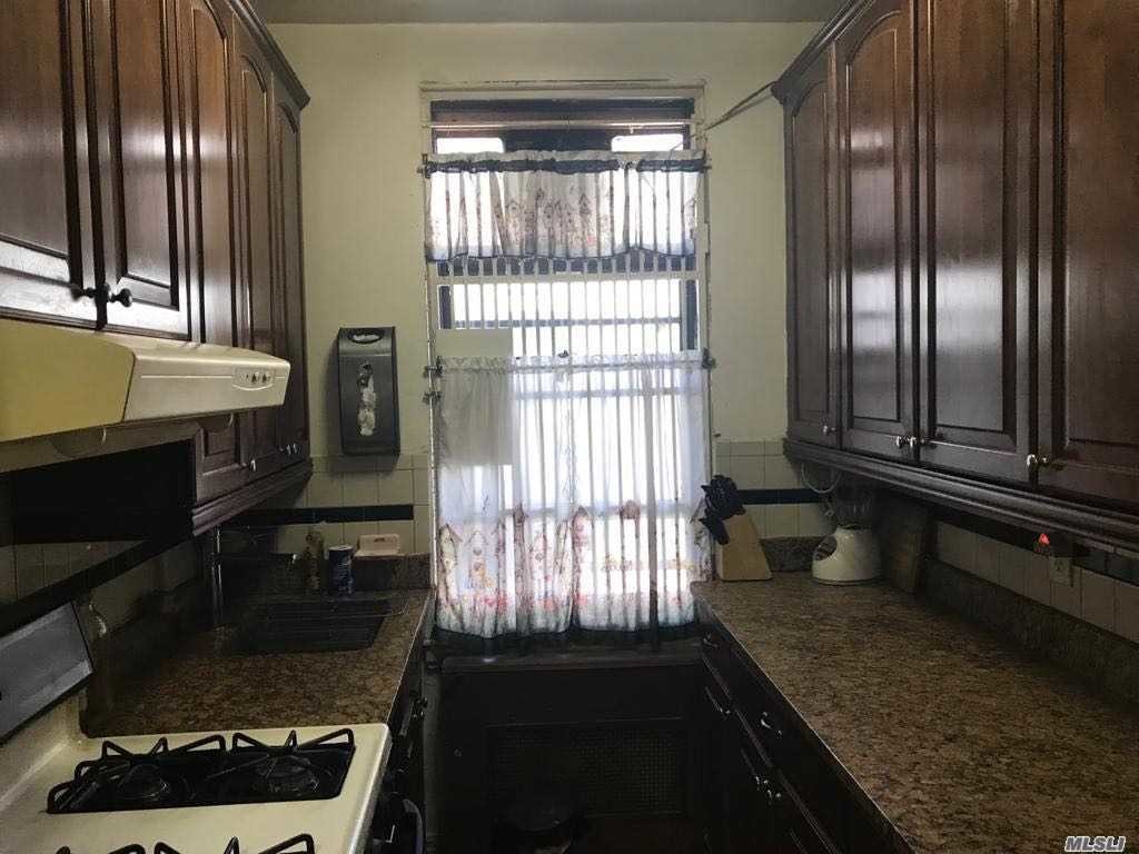 Foto del edificio - 35-35 75th St