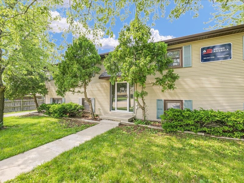 Primary Photo - 112 W Raab Rd