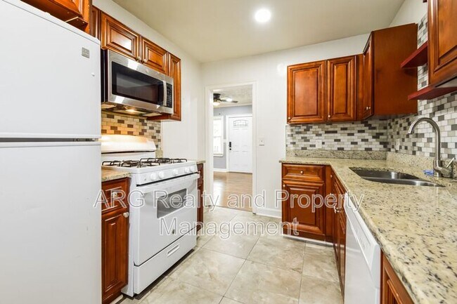Building Photo - 1883 Camellia Dr