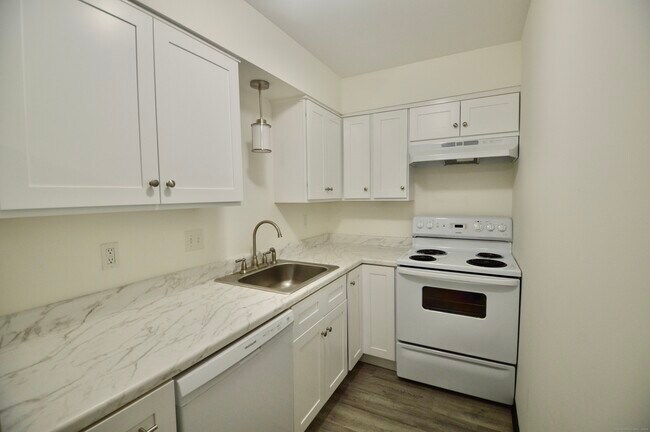 Foto del edificio - 115 Short Beach Rd