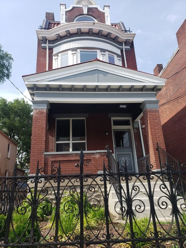Original iron gate entry - 836 York St