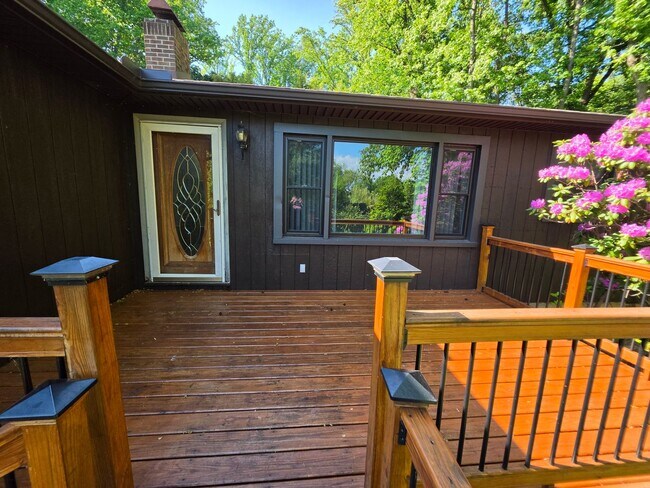 Foto del edificio - Welcome to life in sought-after Chesapeake Isles!