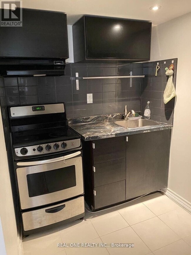 Building Photo - 43 Estrella Cres