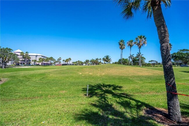 Foto del edificio - 331 Golfview Cir