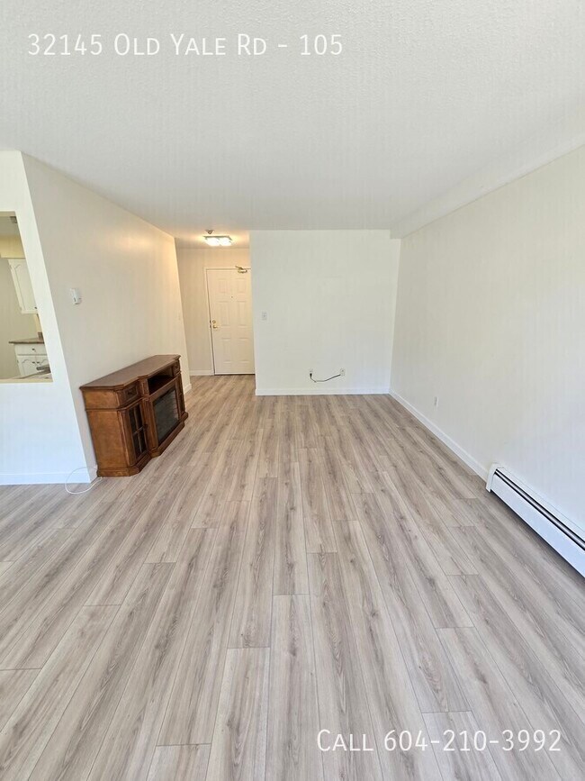 Building Photo - Newly Updated 55+ Unit in Central Abbotsford