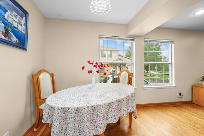 Foto del edificio - 334 Plumwood Ct