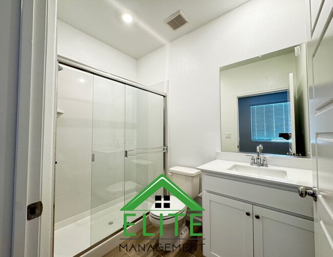 Foto del edificio - **Charming 1-Bed, 1-Bath Unit with Private...