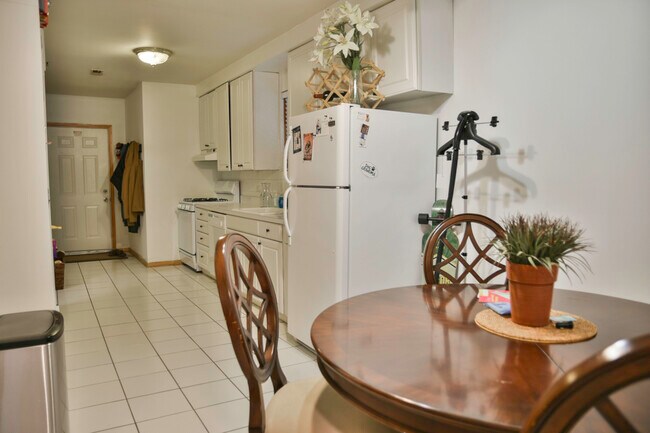 Foto del edificio - 1349 N Wolcott Ave