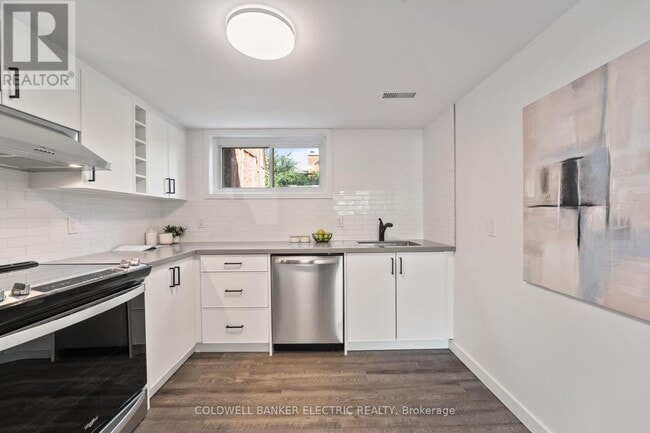 Building Photo - 8B Pottinger St