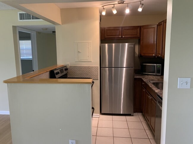 Building Photo - 9105 SW 137th Ter