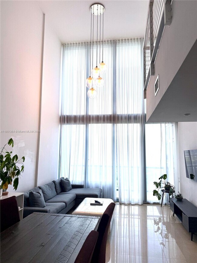 Foto del edificio - 601 NE 36th St