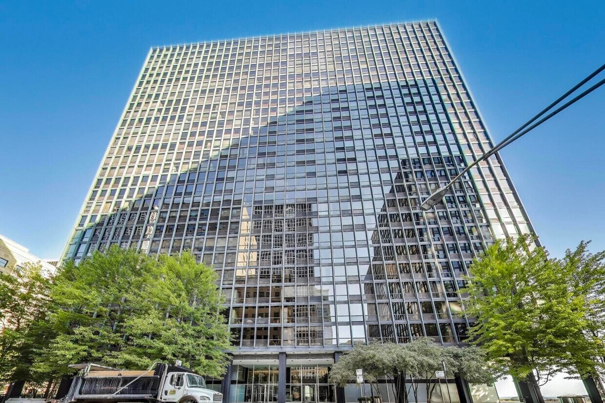 Foto principal - 900 N Lake Shore Dr