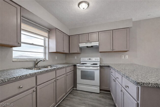 Foto del edificio - 1718 SW Santa Barbara Pl