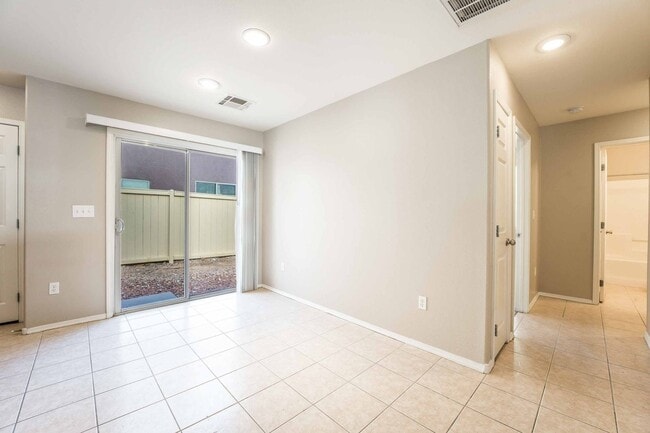 Building Photo - Charming two-story home!