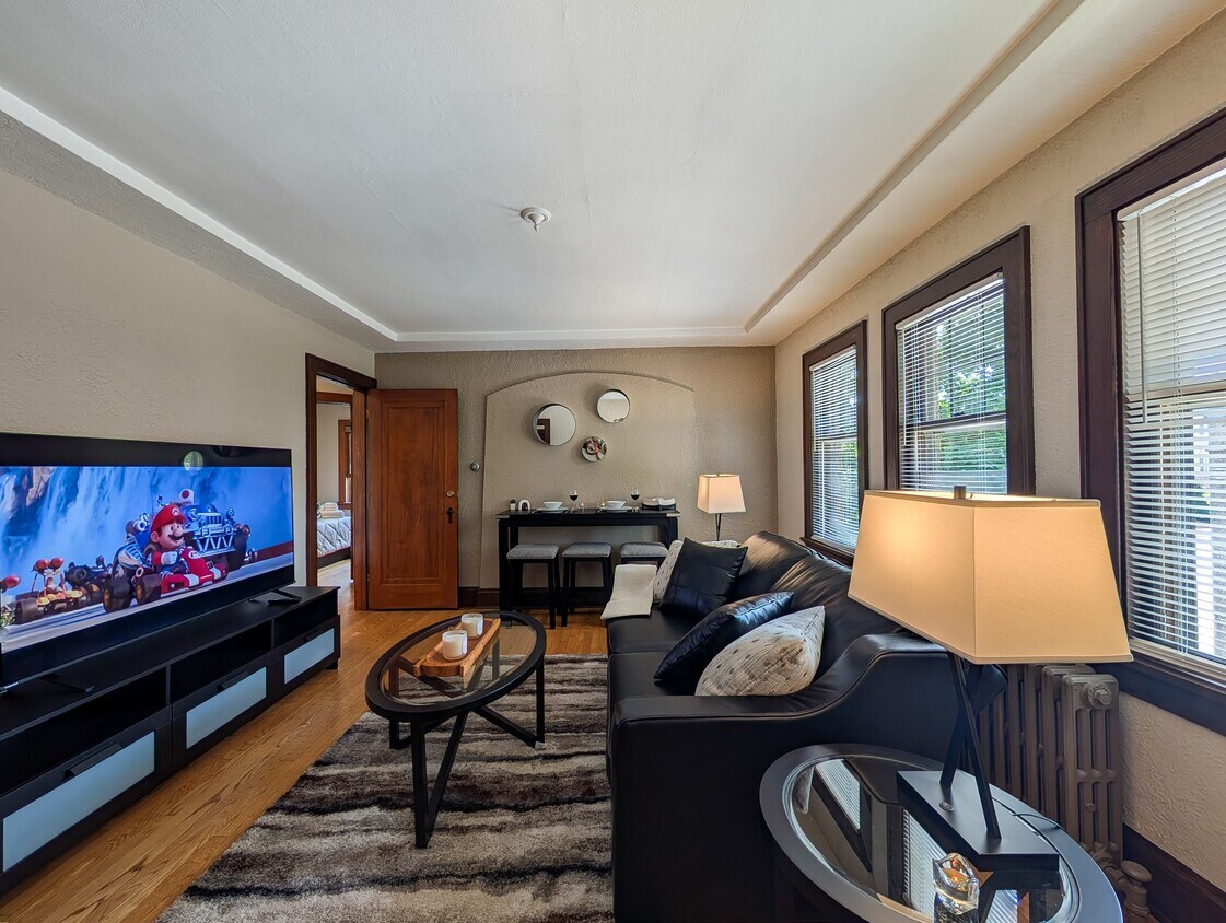 Foto principal - 1726 East Linnwood Avenue