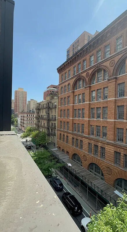Building Photo - 145 E 26th St