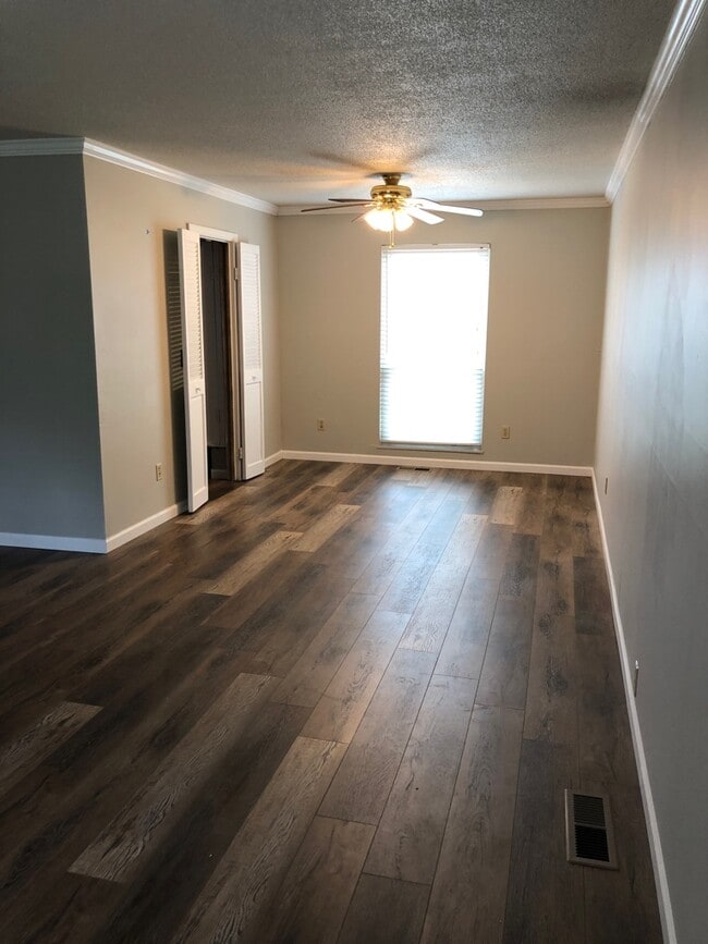 Building Photo - 378 Chapel Ridge Dr